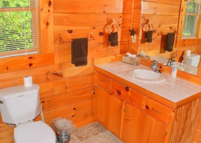 Steele Away 3 Bedroom Cabin by RedAwning