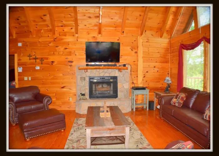 Steele Away 3 Bedroom Cabin by RedAwning