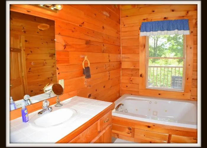 Steele Away 3 Bedroom Cabin by RedAwning