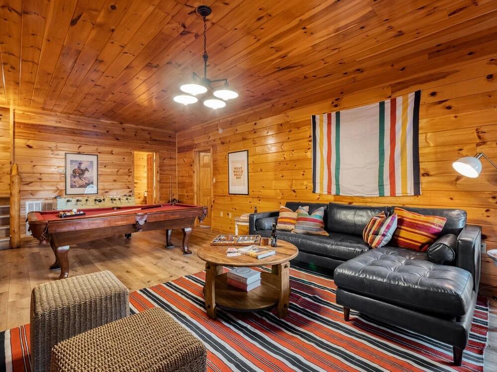 фото Hazel by Avantstay Cliffside Modern Cabin w/ Incredible Views & Hot Tub