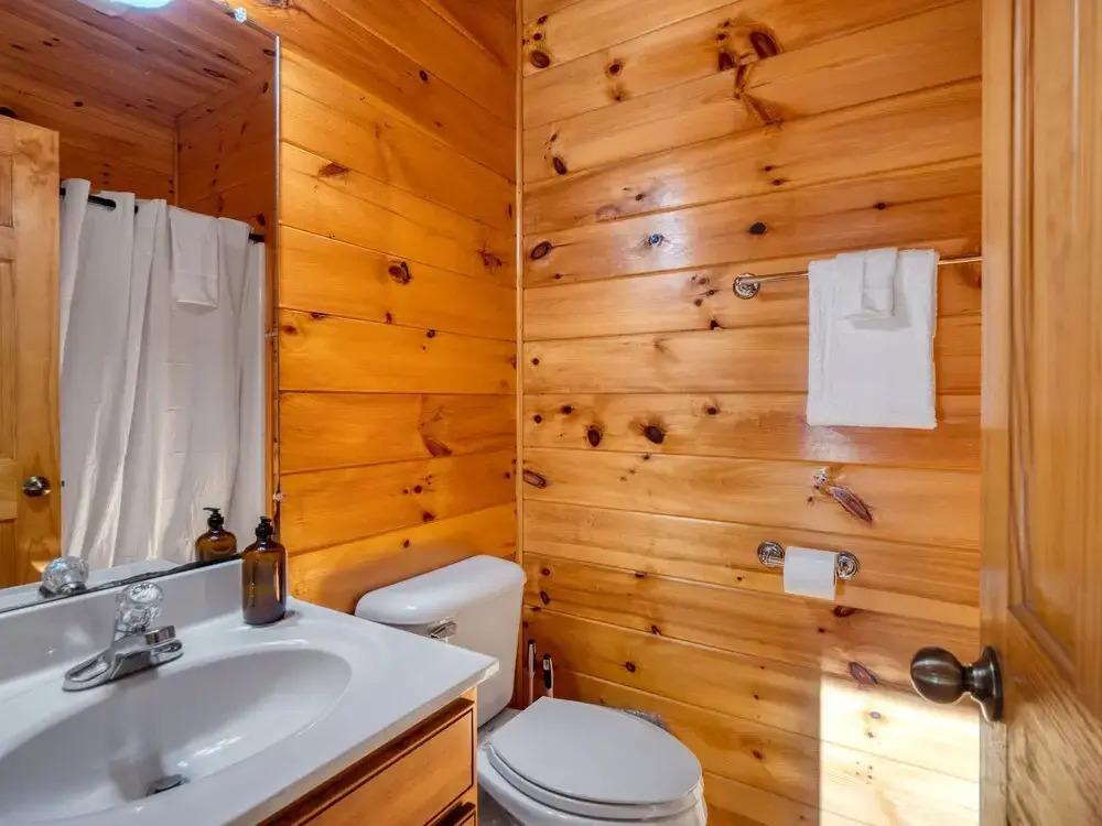 фото Hazel by Avantstay Cliffside Modern Cabin w/ Incredible Views & Hot Tub