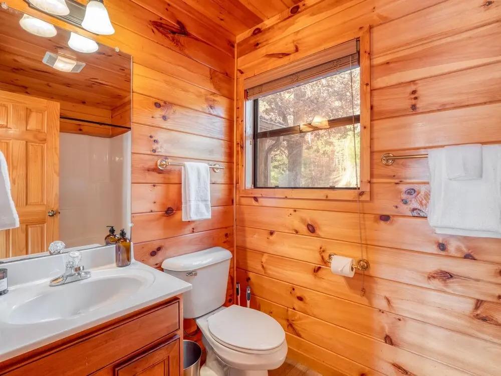 фото Hazel by Avantstay Cliffside Modern Cabin w/ Incredible Views & Hot Tub