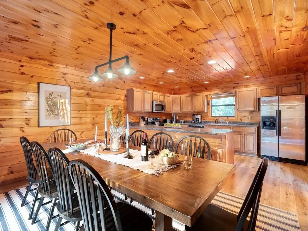 фото Hazel by Avantstay Cliffside Modern Cabin w/ Incredible Views & Hot Tub