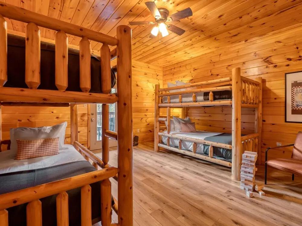 фото Hazel by Avantstay Cliffside Modern Cabin w/ Incredible Views & Hot Tub