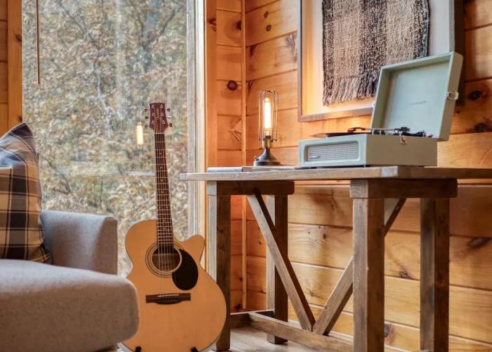 Hazel by Avantstay Cliffside Modern Cabin w/ Incredible Views & Hot Tub