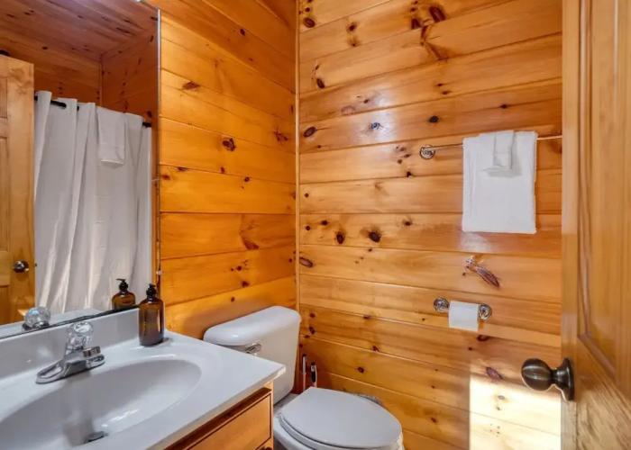 Hazel by Avantstay Cliffside Modern Cabin w/ Incredible Views & Hot Tub