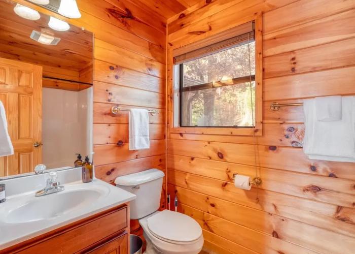 Hazel by Avantstay Cliffside Modern Cabin w/ Incredible Views & Hot Tub