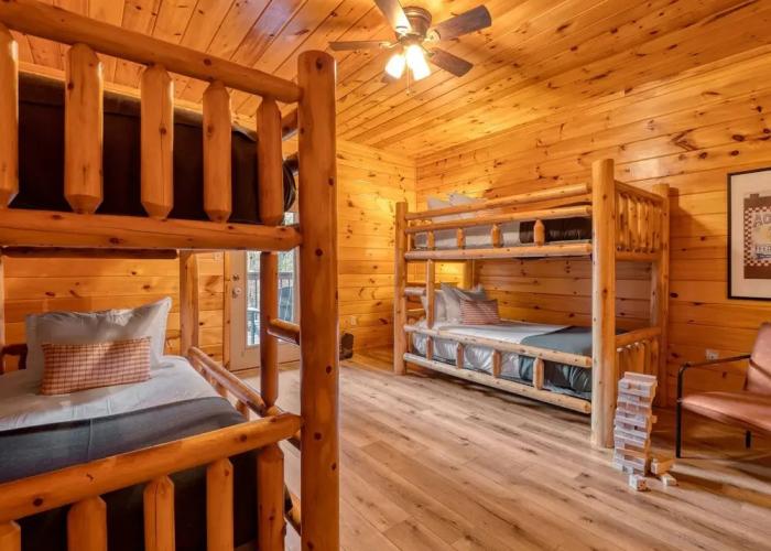 Hazel by Avantstay Cliffside Modern Cabin w/ Incredible Views & Hot Tub