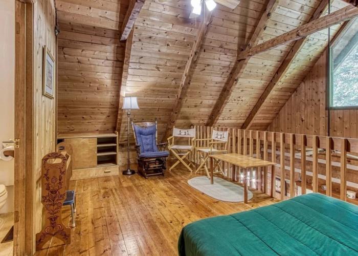 Valhalla - Private Rustic Getaway 2 Bedroom Cabin by RedAwning