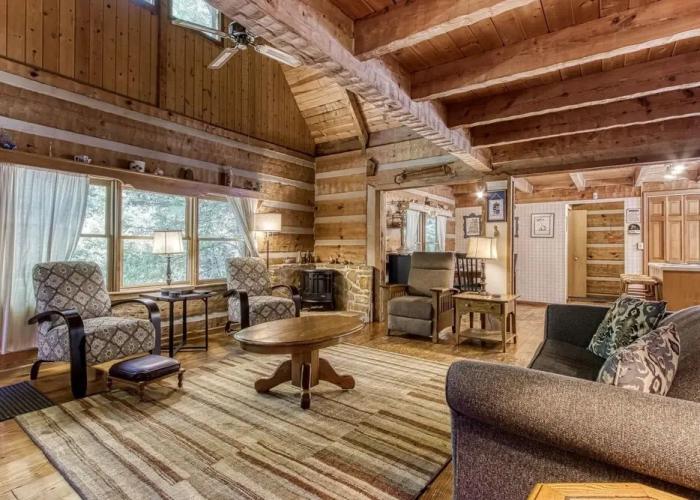 Valhalla - Private Rustic Getaway 2 Bedroom Cabin by RedAwning