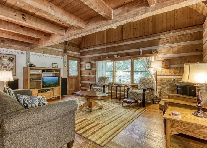 Valhalla - Private Rustic Getaway 2 Bedroom Cabin by RedAwning