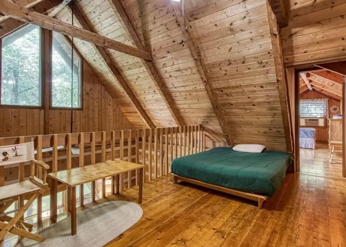 Valhalla - Private Rustic Getaway 2 Bedroom Cabin by RedAwning