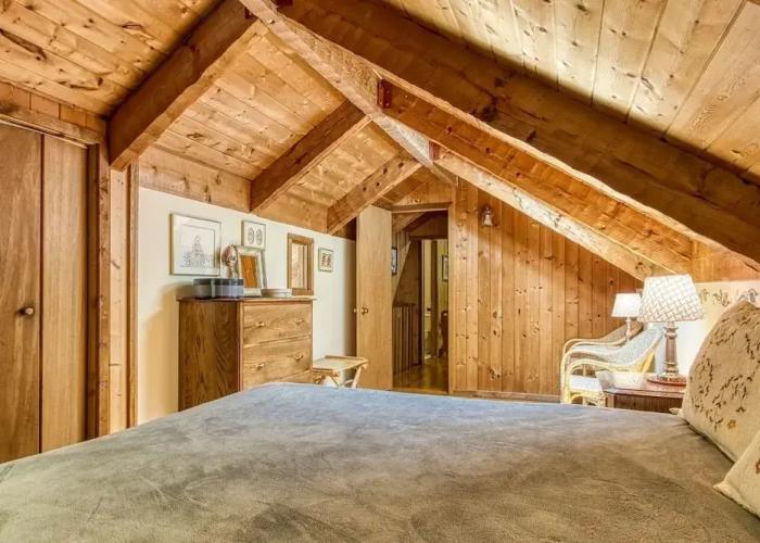 Valhalla - Private Rustic Getaway 2 Bedroom Cabin by RedAwning