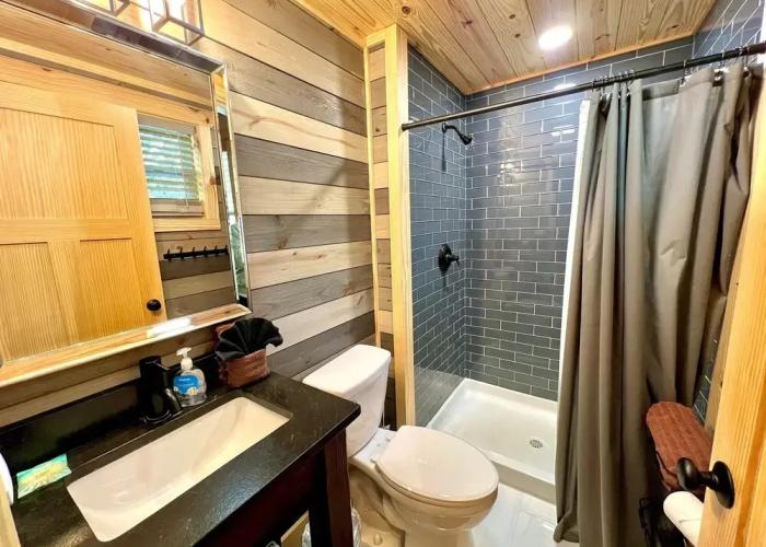 Catons Chapel 3 Bedroom Cabin by RedAwning