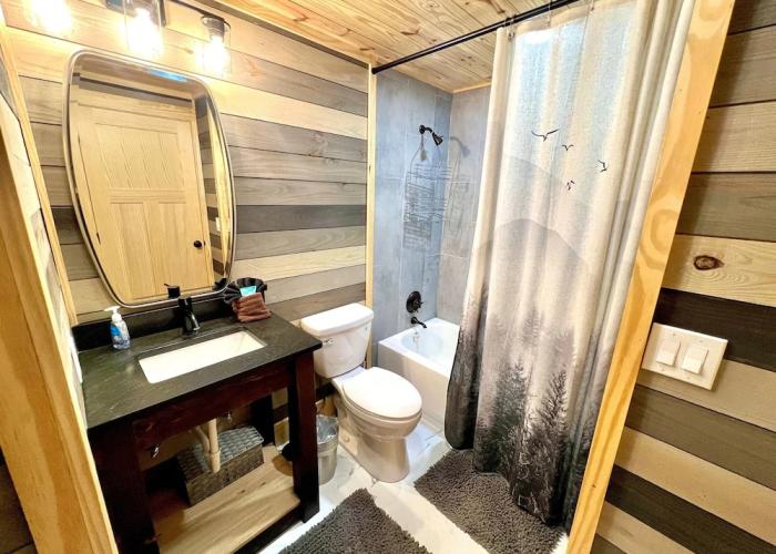 Catons Chapel 3 Bedroom Cabin by RedAwning