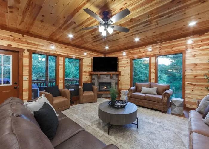 Black Bear Splash 6 Bedroom Cabin by RedAwning