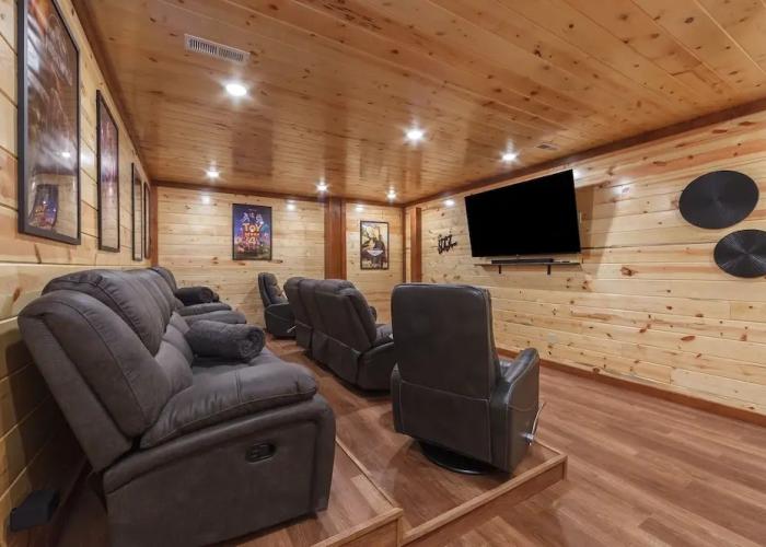 Black Bear Splash 6 Bedroom Cabin by RedAwning