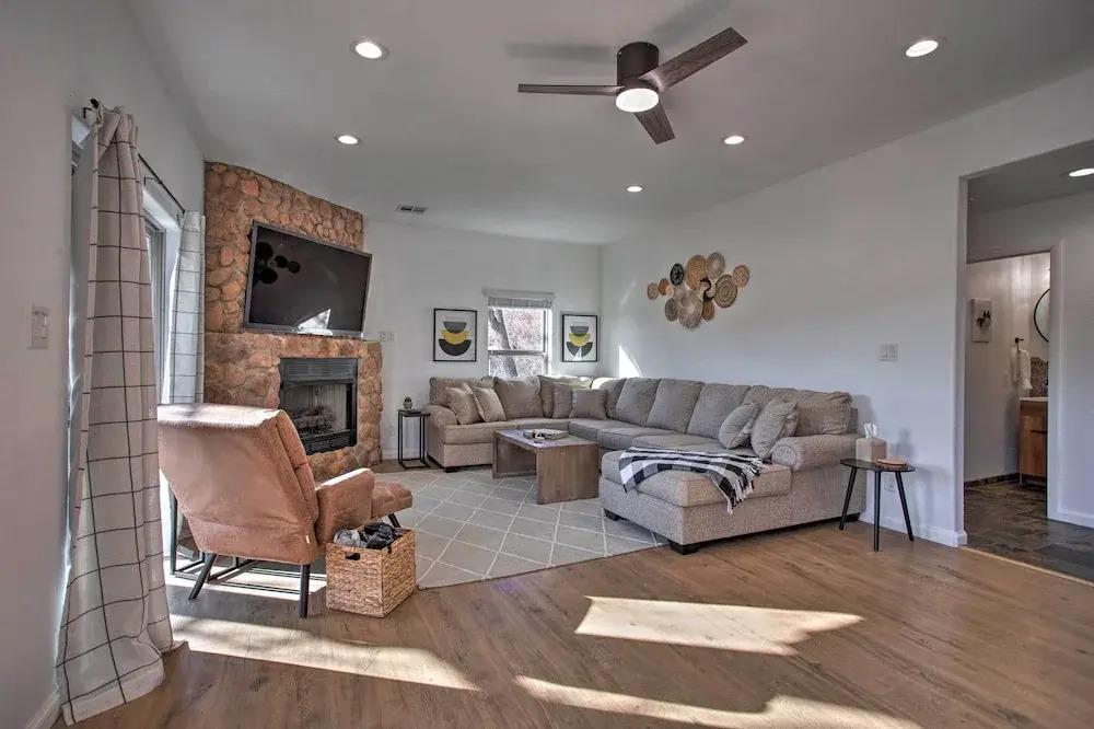 Medicine Park Cabin w/ Mountain Views!