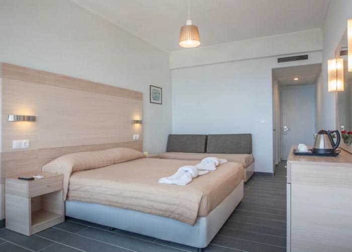 Alexandros Hotel 