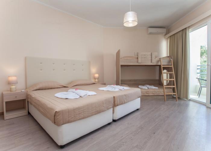 Alexandros Hotel 