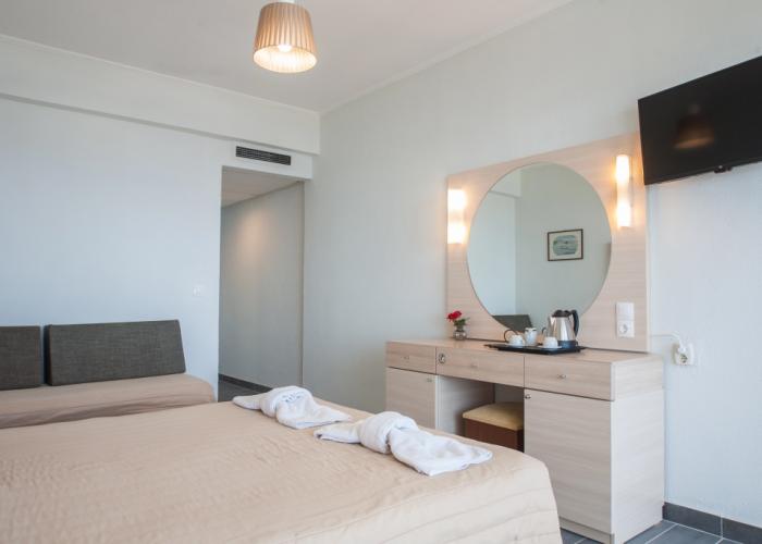 Alexandros Hotel 