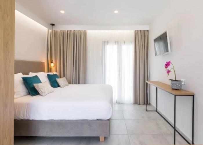 V Luxury Suites