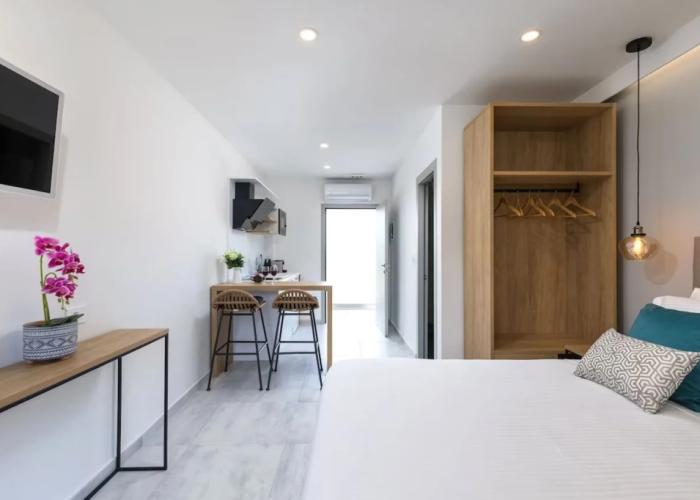 V Luxury Suites