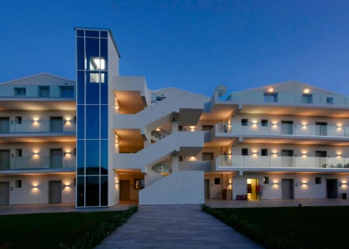 V Luxury Suites