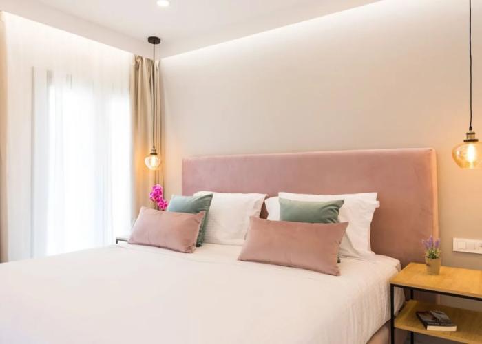 V Luxury Suites