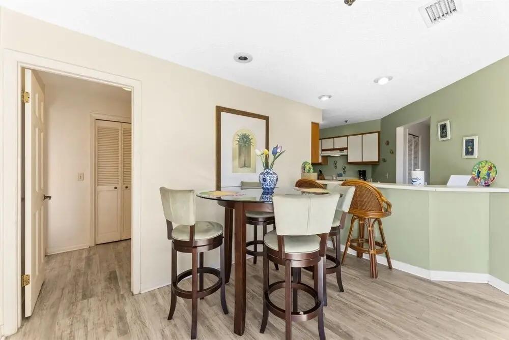 1302b St Thomas Square