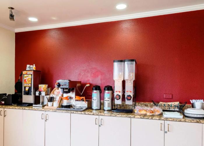 Red Roof Inn & Suites Brunswick I-95