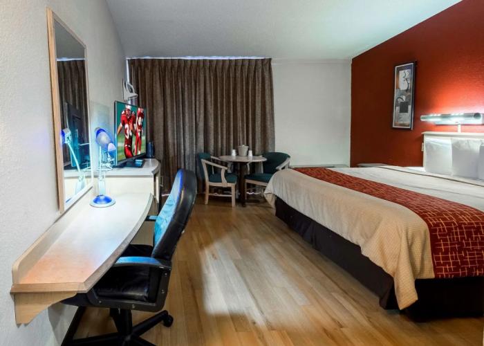 Red Roof Inn & Suites Brunswick I-95