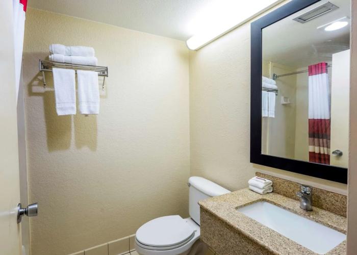 Red Roof Inn & Suites Brunswick I-95