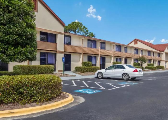 Red Roof Inn & Suites Brunswick I-95