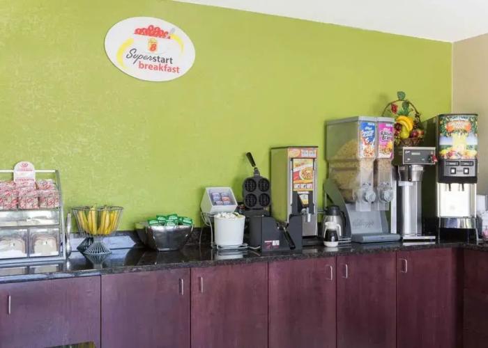 Super 8 Brunswick/St Simons Island Area