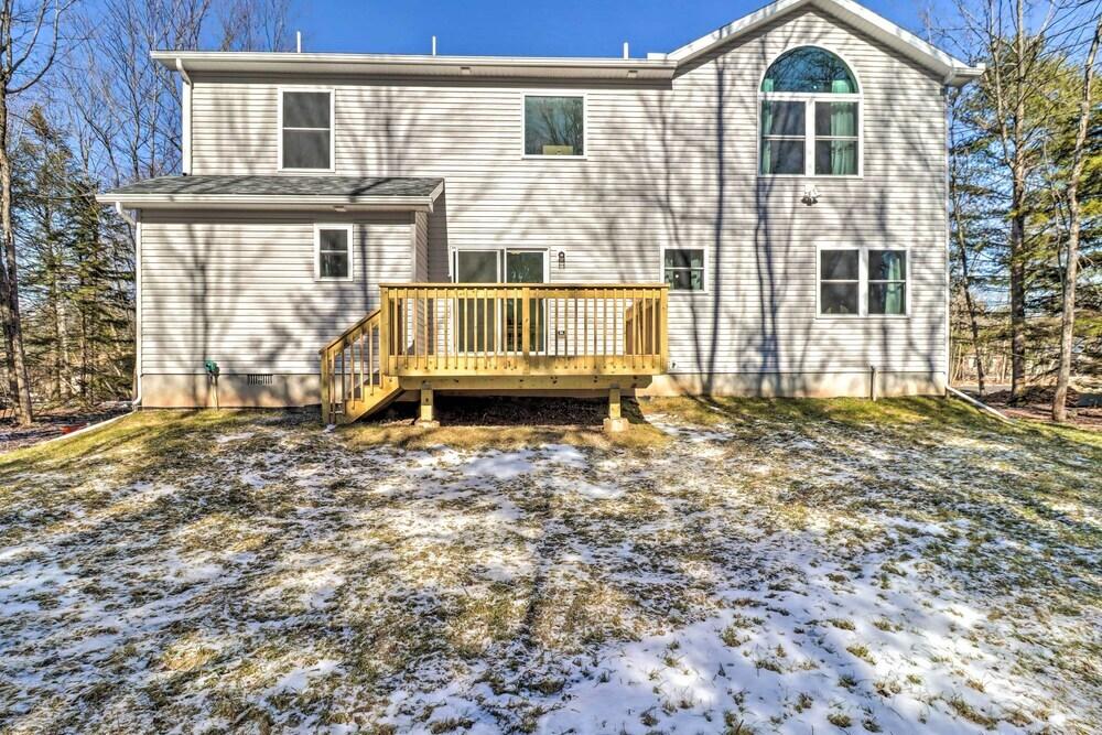 3 Mi to Kalahari: Pocono Summit Home w/ Pool Table