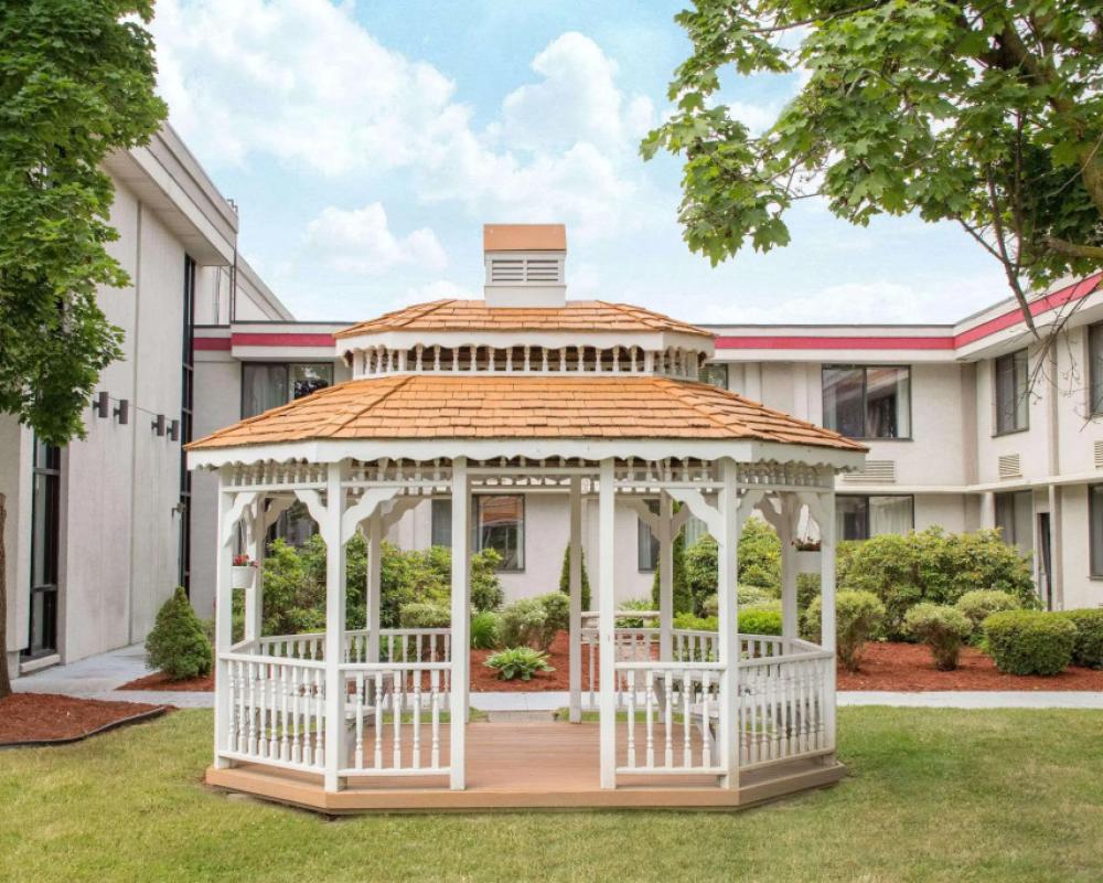 HomeTowne Studios by Red Roof Painted Post