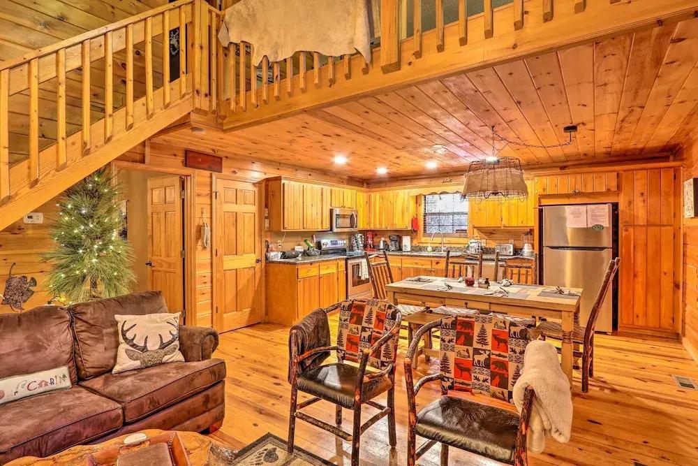 Luxe Fightingtown Creek Cabin: 2 King Suites & Spa