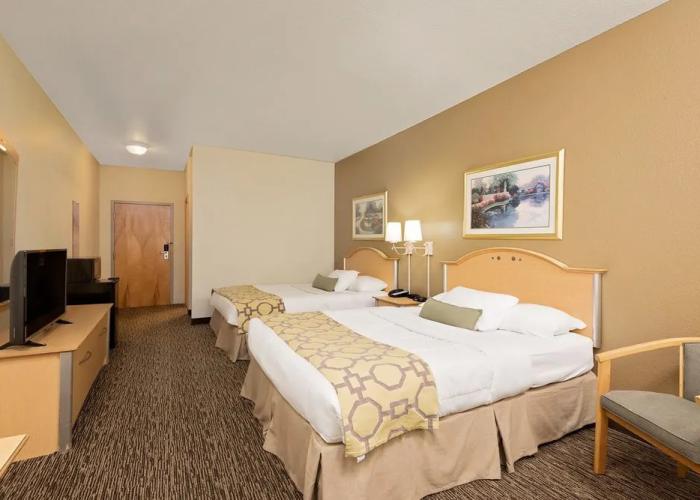 Baymont Inn & Suites Lawrenceburg