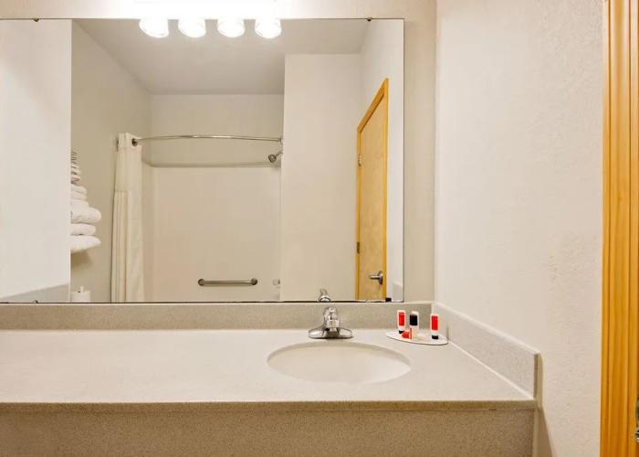 Baymont Inn & Suites Lawrenceburg