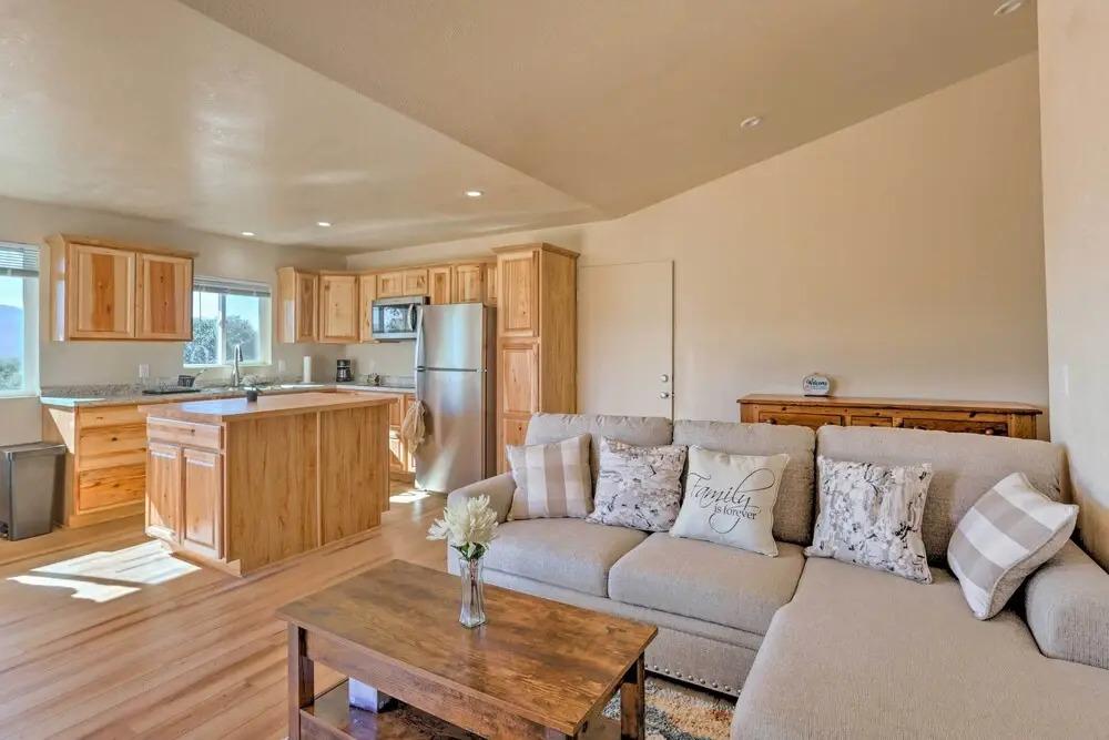 Oakhurst Duplex ~ 13 Mi to Yosemite National Park!