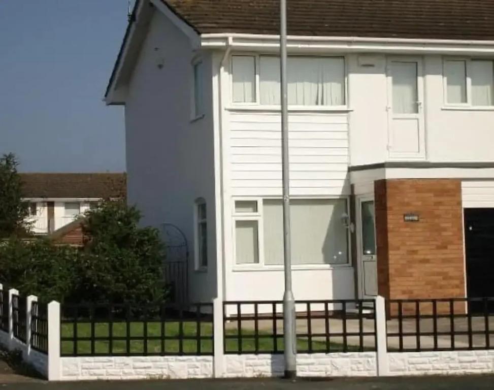 Spacious 3 Bed House in Penrhyn Bay, Llandudno