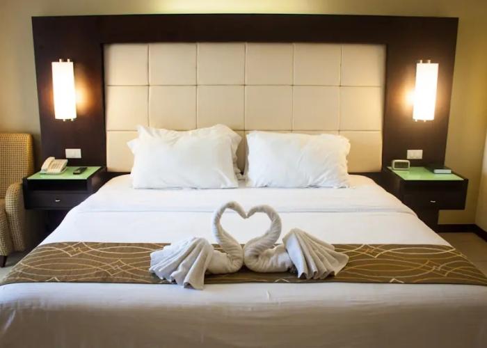 Circle Inn Iloilo City Center Hotel