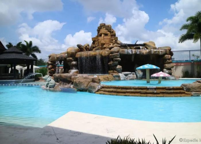 Mo2 Westown Hotel and Resort