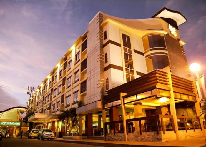Mo2 Westown Hotel and Resort