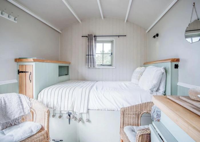 Haven View - 1 Bed Shepherds Hut - St Ishmael's