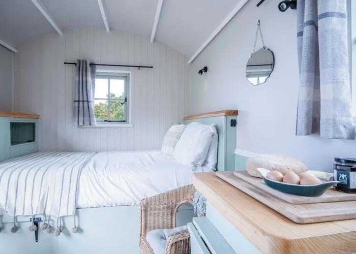 Haven View - 1 Bed Shepherds Hut - St Ishmael's