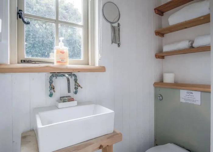 Haven View - 1 Bed Shepherds Hut - St Ishmael's