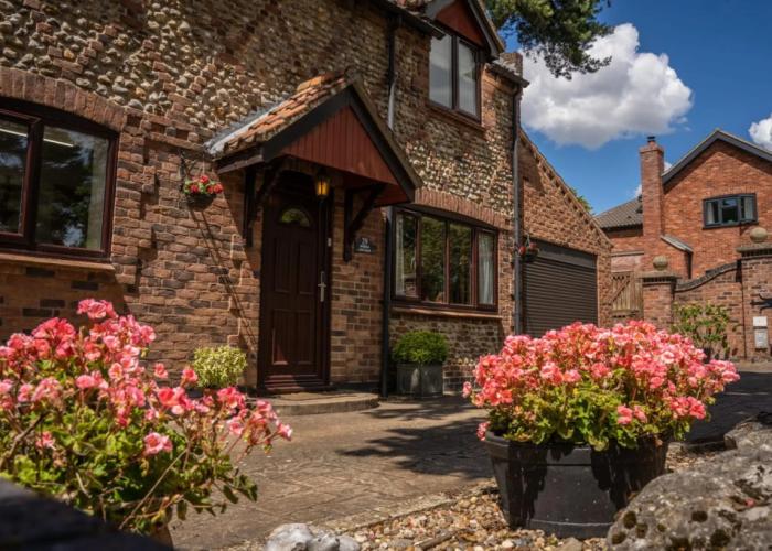 Exclusive Cottage - Hot Tub - Pets OK - In Norfolk Broads