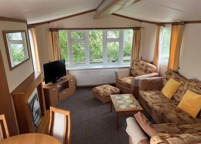 2 Bedroom Caravan at Heacham Beach With Decking